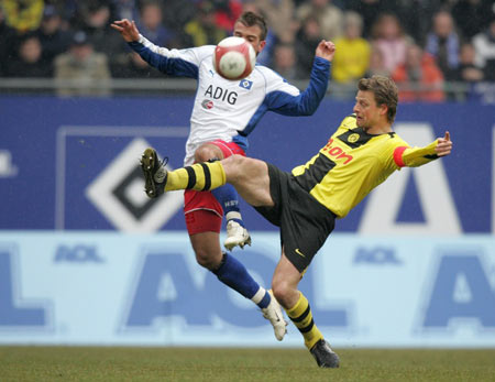 通过他的足 通过他的足